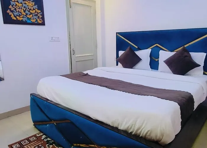Hotel Mannat Centric - Near Lajpat Nagar Metro