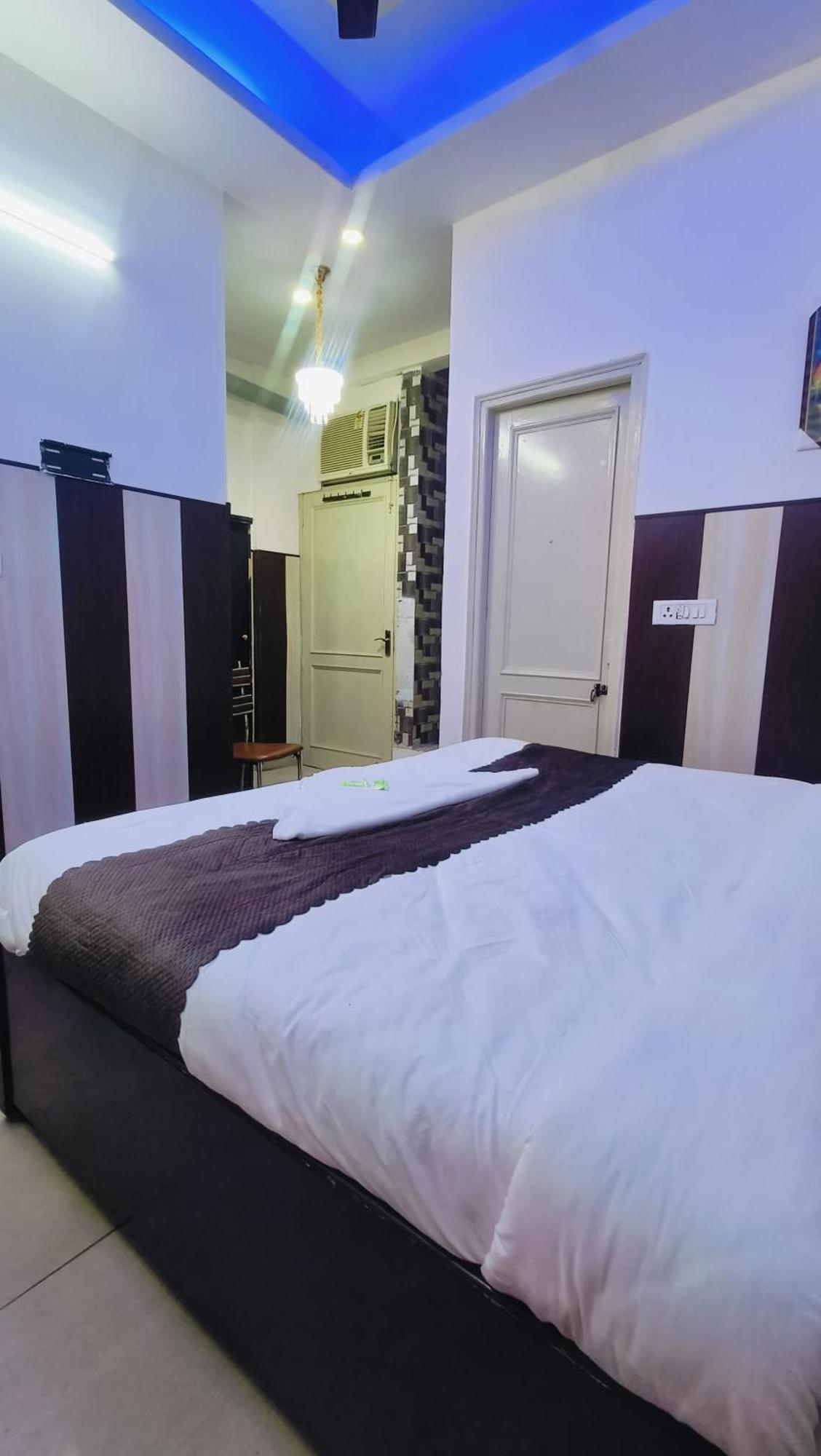 Mannat Centric - Near Lajpat Nagar Metro 3* New Delhi
