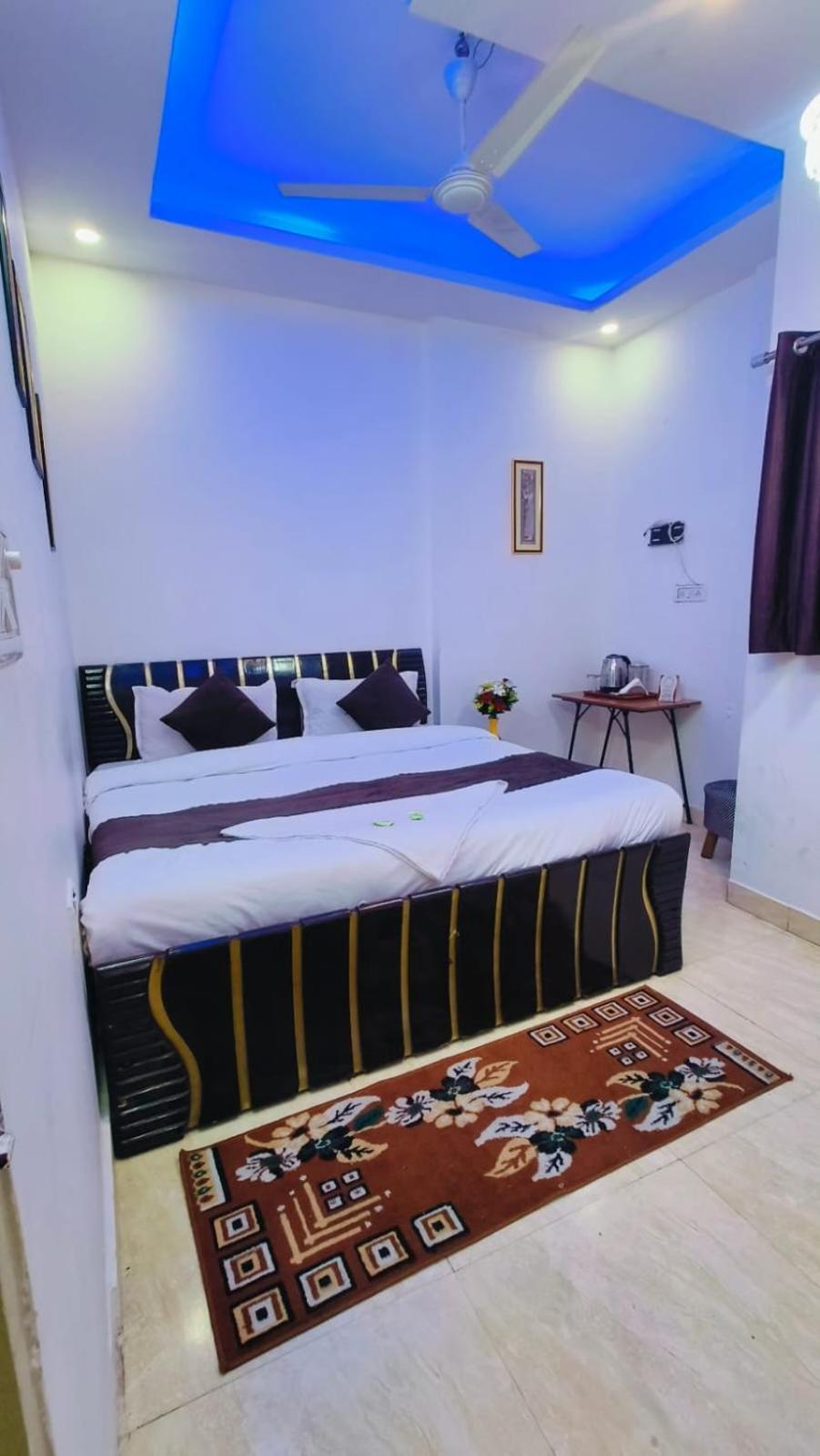Hotel Mannat Centric - Near Lajpat Nagar Metro